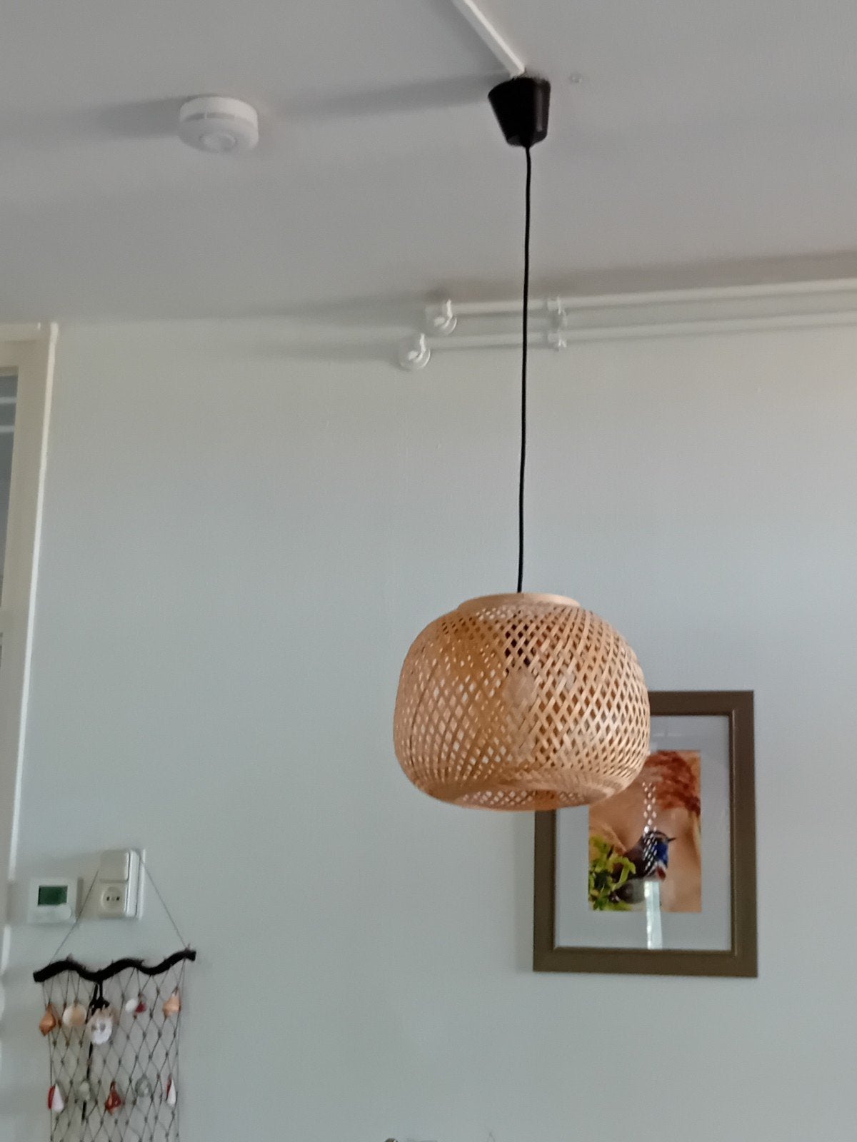 een leuke  ronde  lamp van de kwantum, Ophalen, Zo goed als nieuw, Hout, E14 (klein)