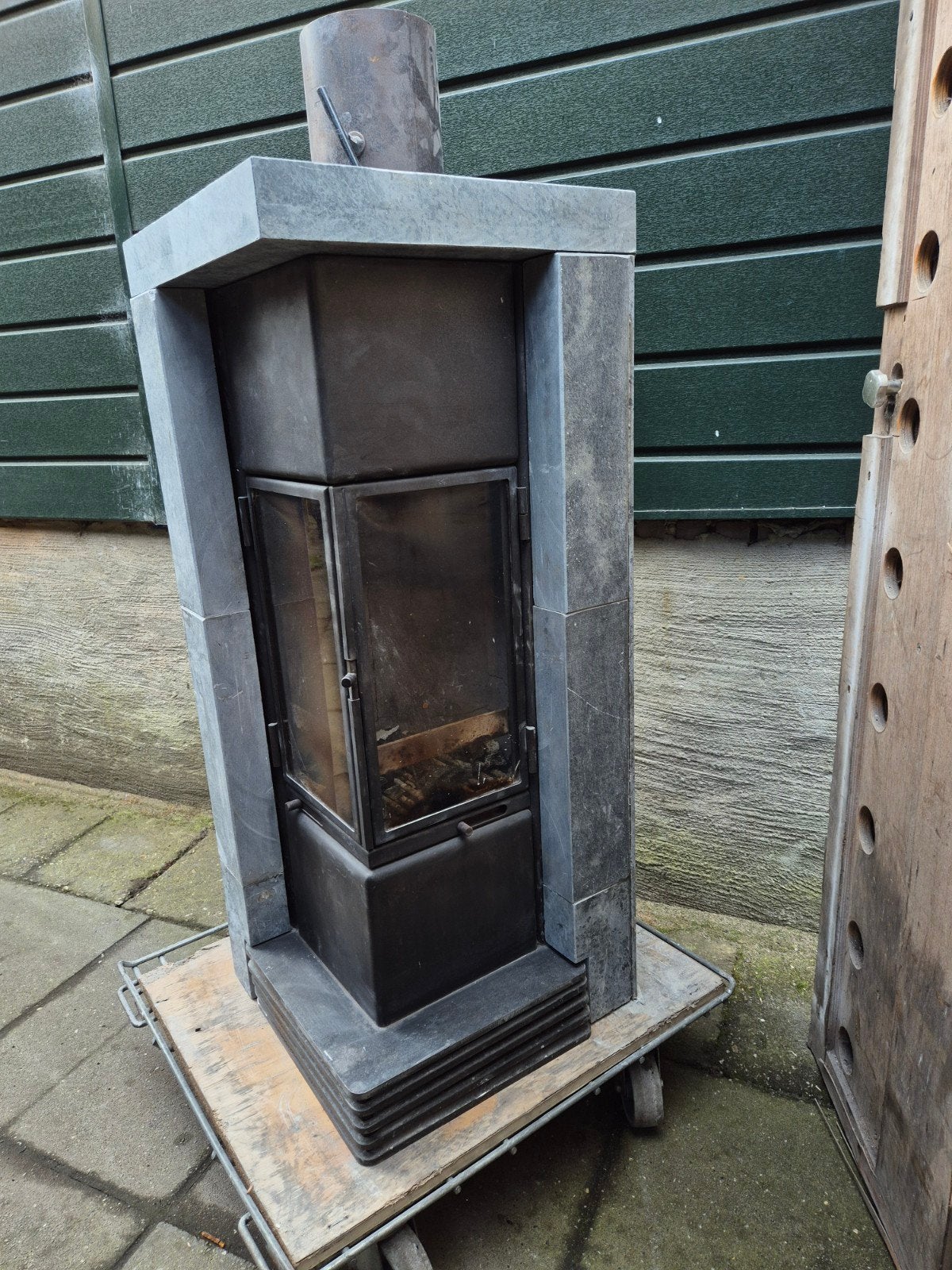 Mooie zelfbouw speksteen hoek kachel 5 KW, Ophalen
