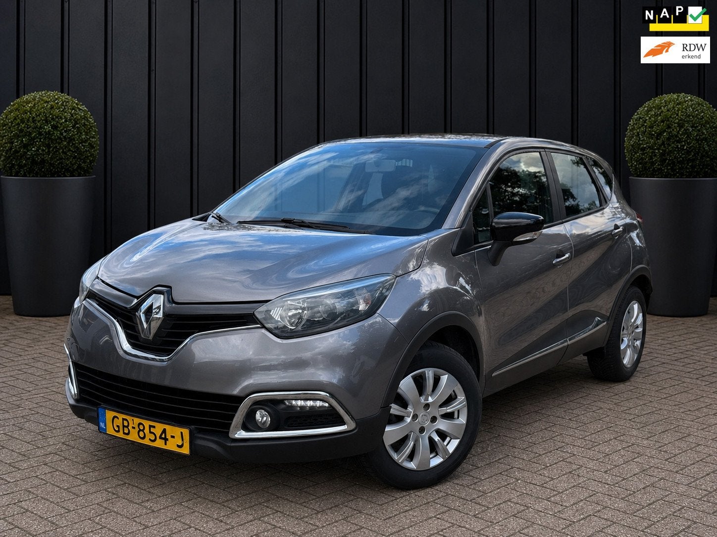 Renault Captur 0.9 TCe NAVI AIRCO CRUISE CTRL, Auto's, Voorwielaandrijving, Gebruikt, 49 €/maand, Origineel Nederlands