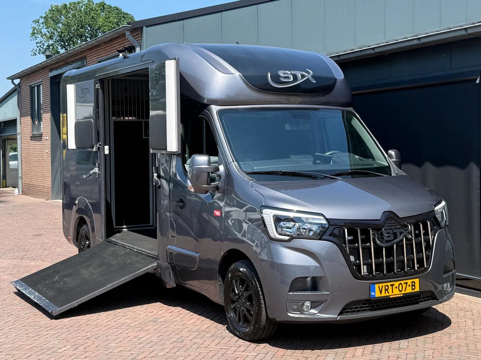 Renault Master STX S3 Paardenwagen Hengsten uitvoering Autom, Zo goed als nieuw, Overige typen