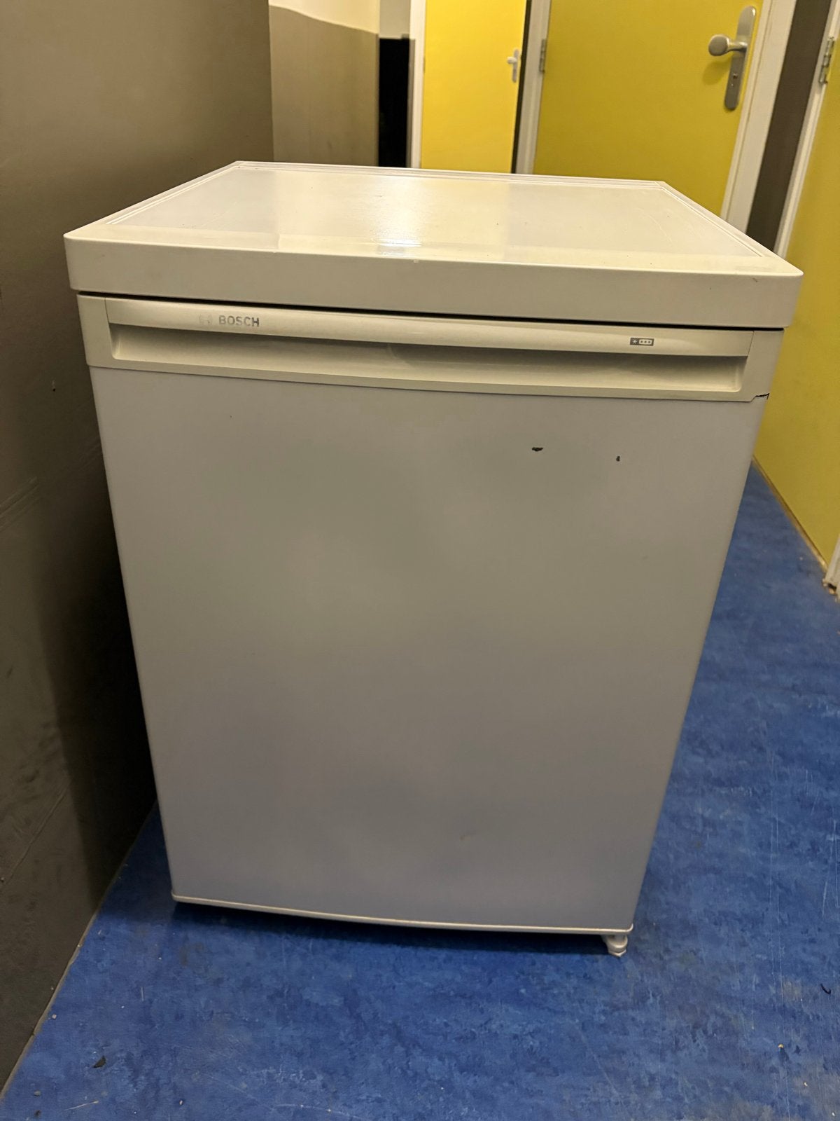 Bosch Vriezer - Compacte Vrieskast met 3 Lades, Gebruikt, Minder dan 60 cm, Vrijstaand, Ophalen