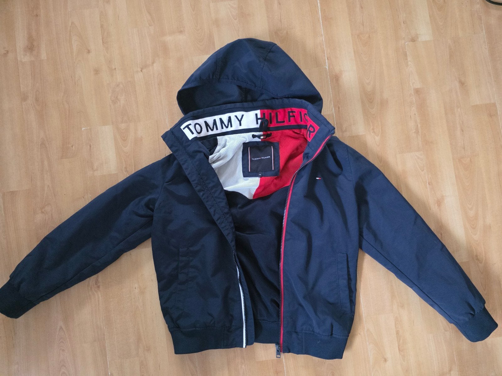 zo goed als nieuwe stoere Tommy Hilfiger zomer/tussen jas, Ophalen of Verzenden, Jongen, Jas, Tommy Hilfiger