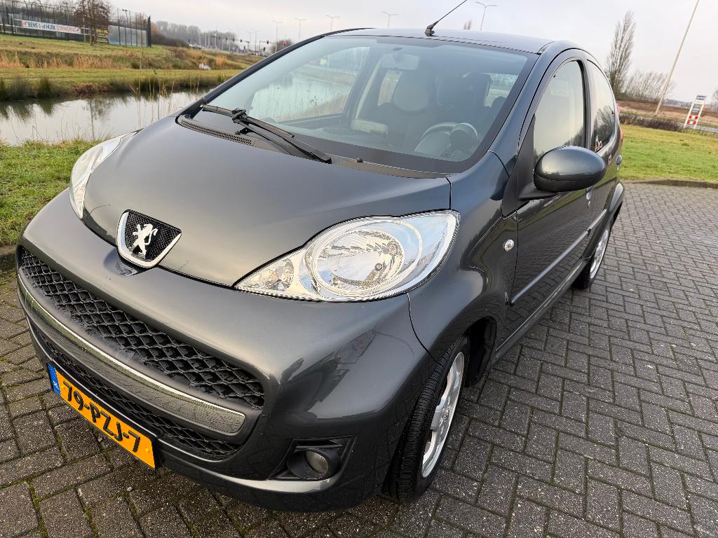 Peugeot 107 1.0 12V 5DR 2-TRONIC 2011 Grijs, 4 stoelen, 68 pk, Origineel Nederlands, Particulier