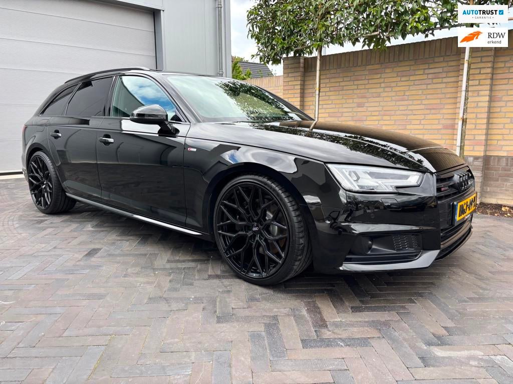 Audi A4 AVANT 2.0 252 PK FULL OPTIONS DEALER ONDERHOUD, Auto's, Gebruikt, 4 cilinders, A4, Zwart