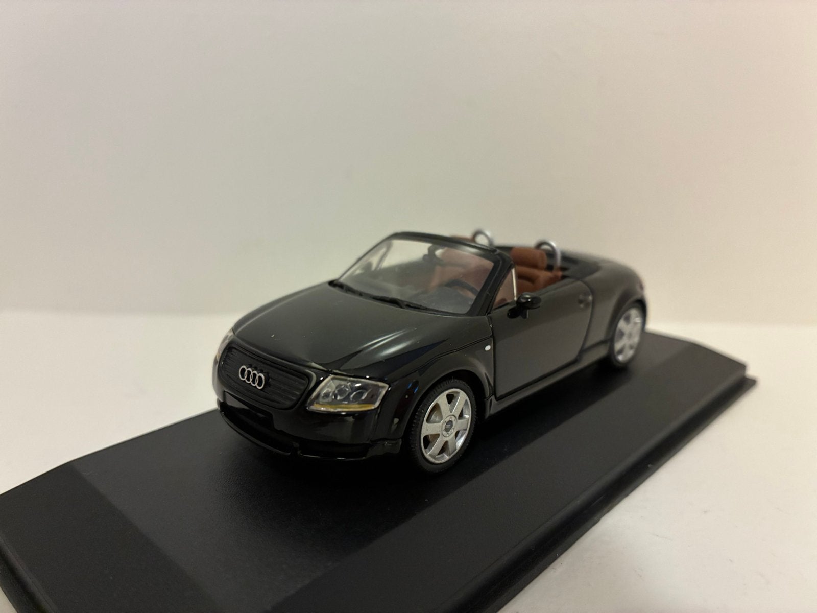 Audi TT Cabrio Quattro Minichamps, Ophalen of Verzenden, Zo goed als nieuw, Auto, MiniChamps