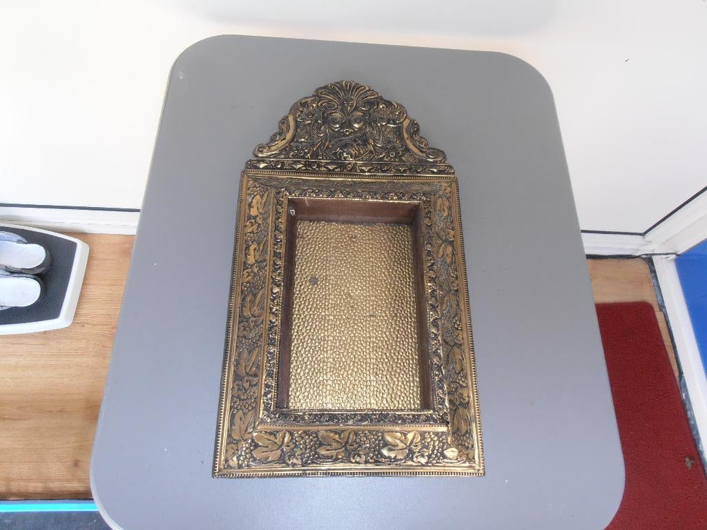 koperen spiegelbak zonder spiegel en borstels., Antiek en Kunst, Ophalen of Verzenden, Ovaal, Minder dan 50 cm
