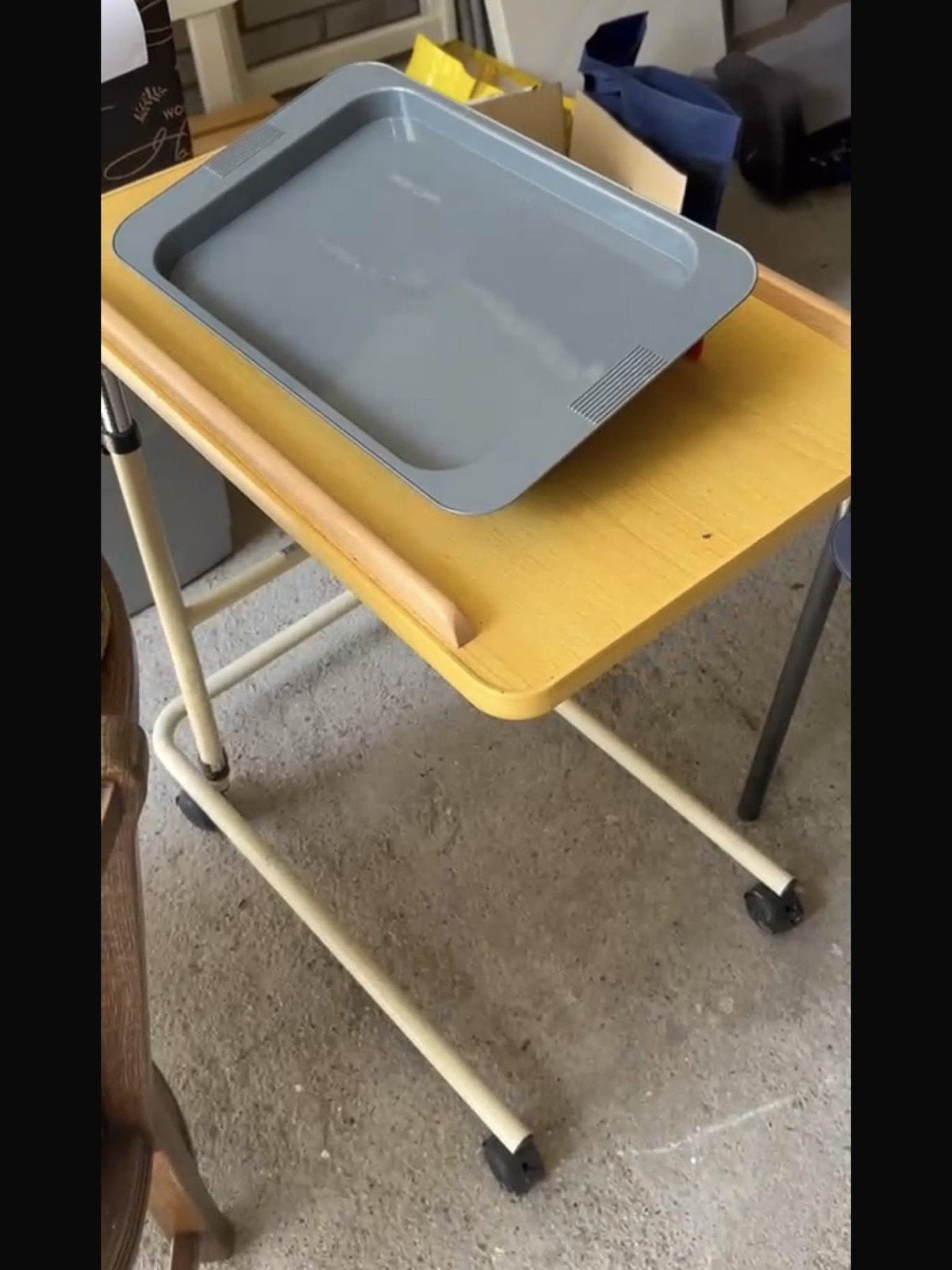 Bedtafel, Ophalen, Zo goed als nieuw