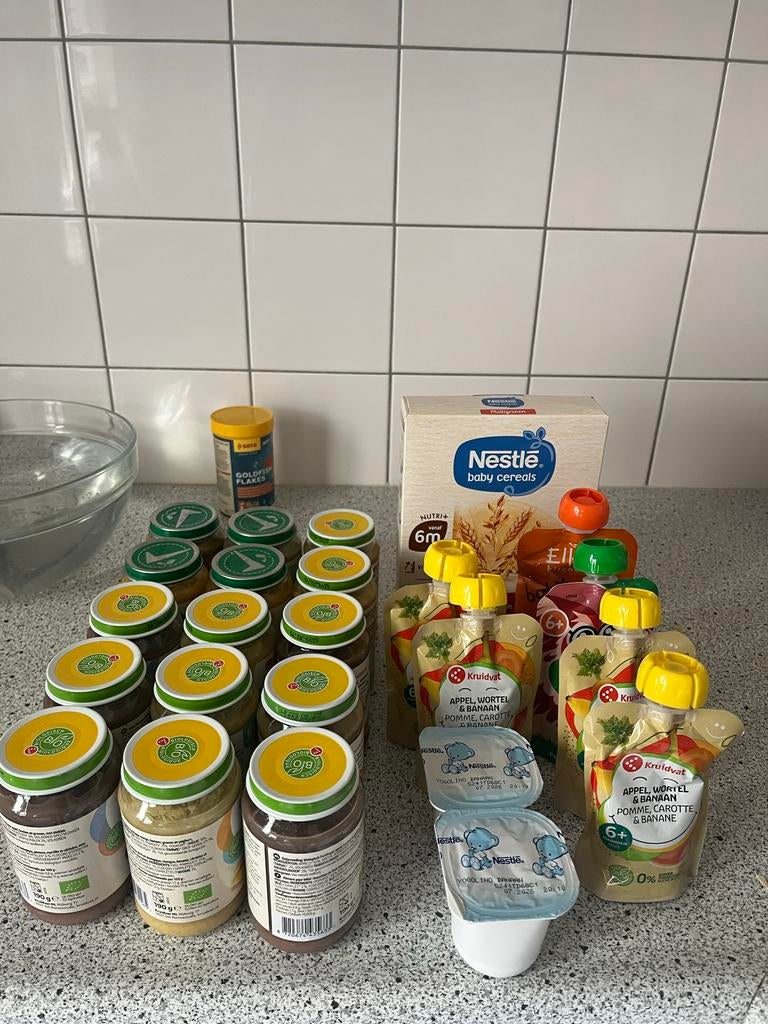 Groot pakket ongeopende babyvoeding (8+ en 6+ maanden), Ophalen