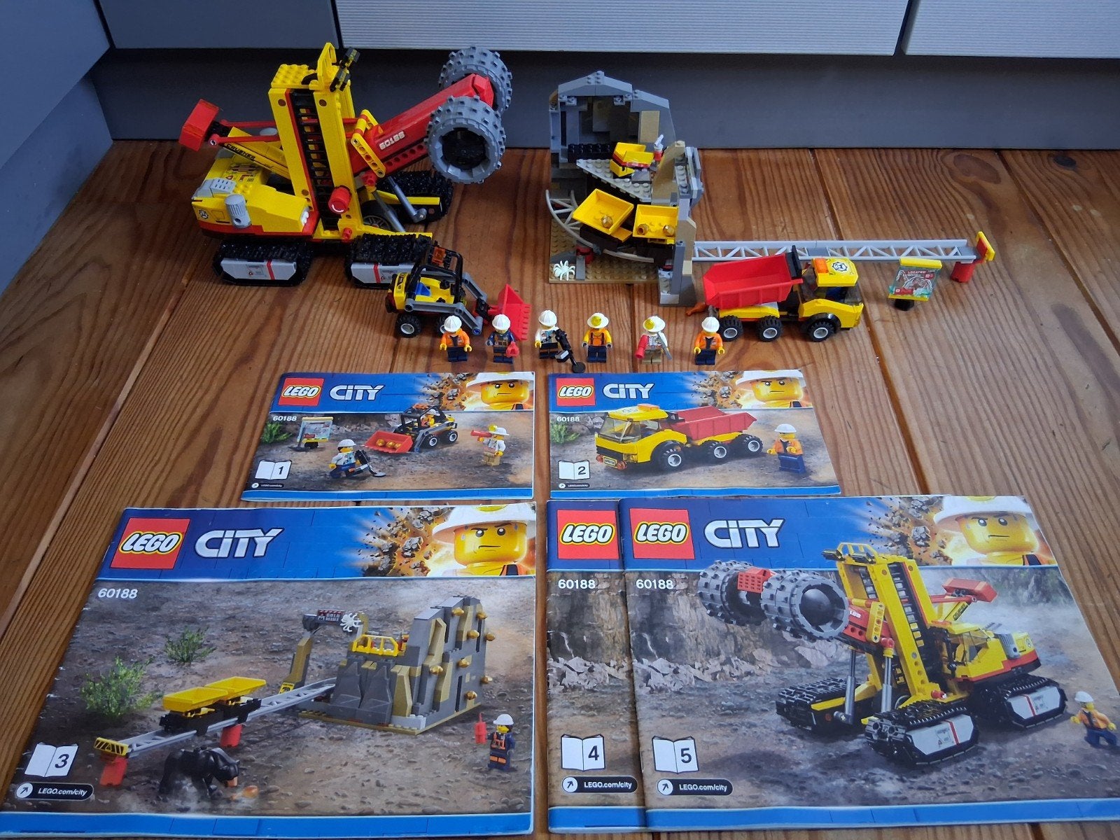 Lego city mijnbouwexpertlocatie 60188 complete set + boekjes, Ophalen of Verzenden, Zo goed als nieuw