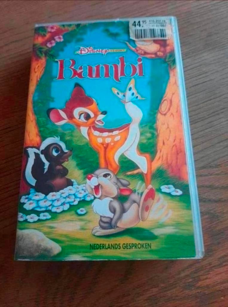 Disney Classic Bambi met prijs sticker videoband., Alle leeftijden, Ophalen of Verzenden, Gebruikt, Tekenfilms en Animatie
