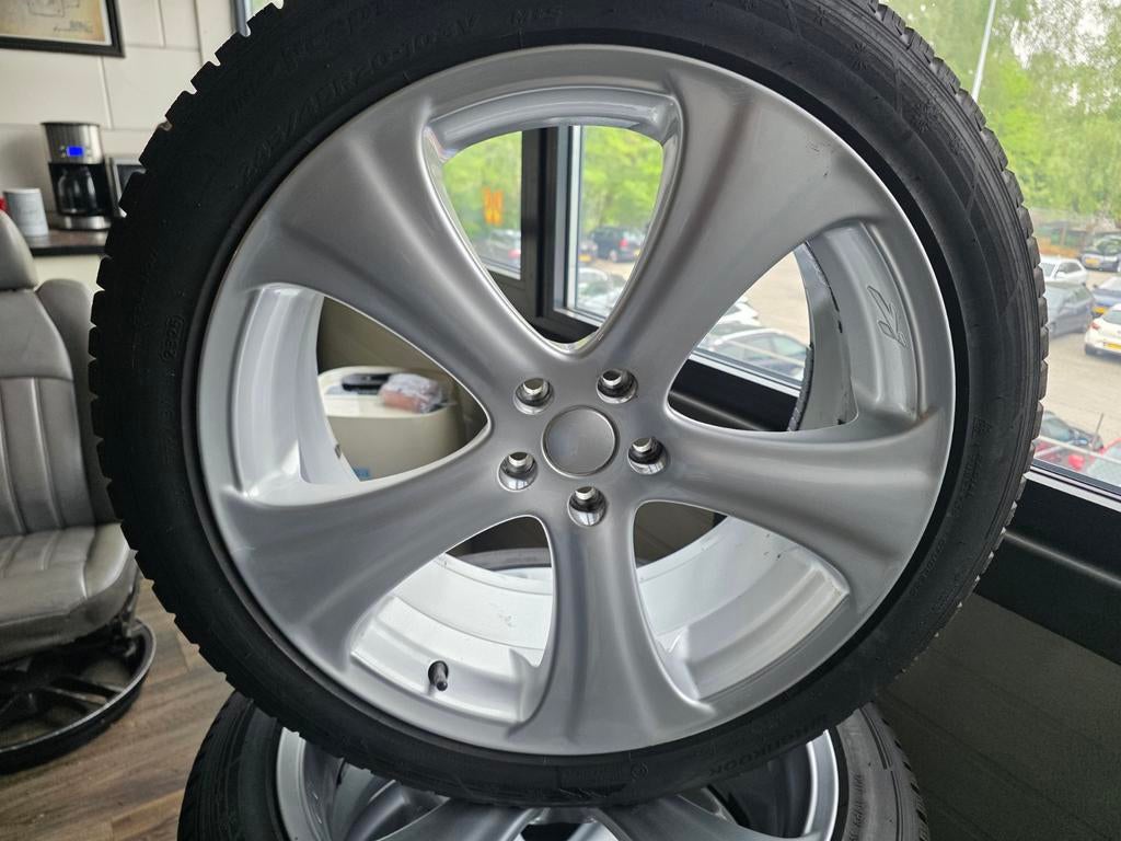 Volvo velgen met Hankook banden 245/45R20 DOT 2325 ET49, Auto-onderdelen, Banden en Velgen, Banden en Velgen, Ophalen of Verzenden