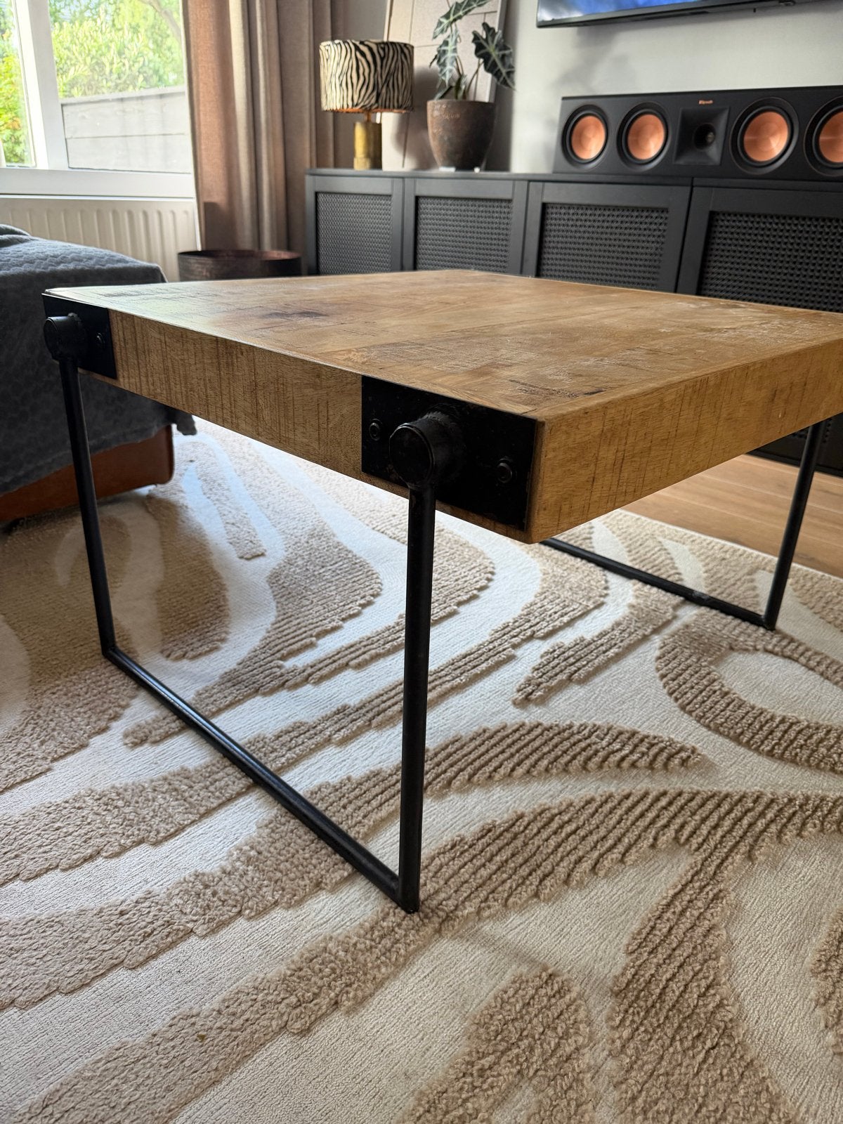 Salontafel van mangohout met metalen onderstel, Ophalen, Gebruikt, 100 tot 150 cm, Vierkant
