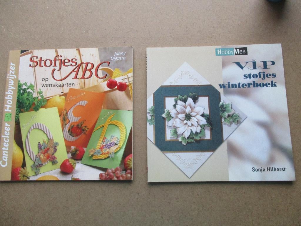 Kaarten maken met stofjes - 2 instructie boekjes, Hobby en Vrije tijd, Ophalen of Verzenden, Zo goed als nieuw, Overige thema's