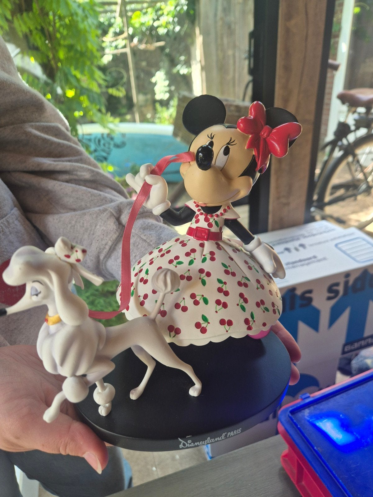 Minnie mous met poedel disney, Ophalen of Verzenden, Mickey Mouse, Zo goed als nieuw, Beeldje of Figuurtje