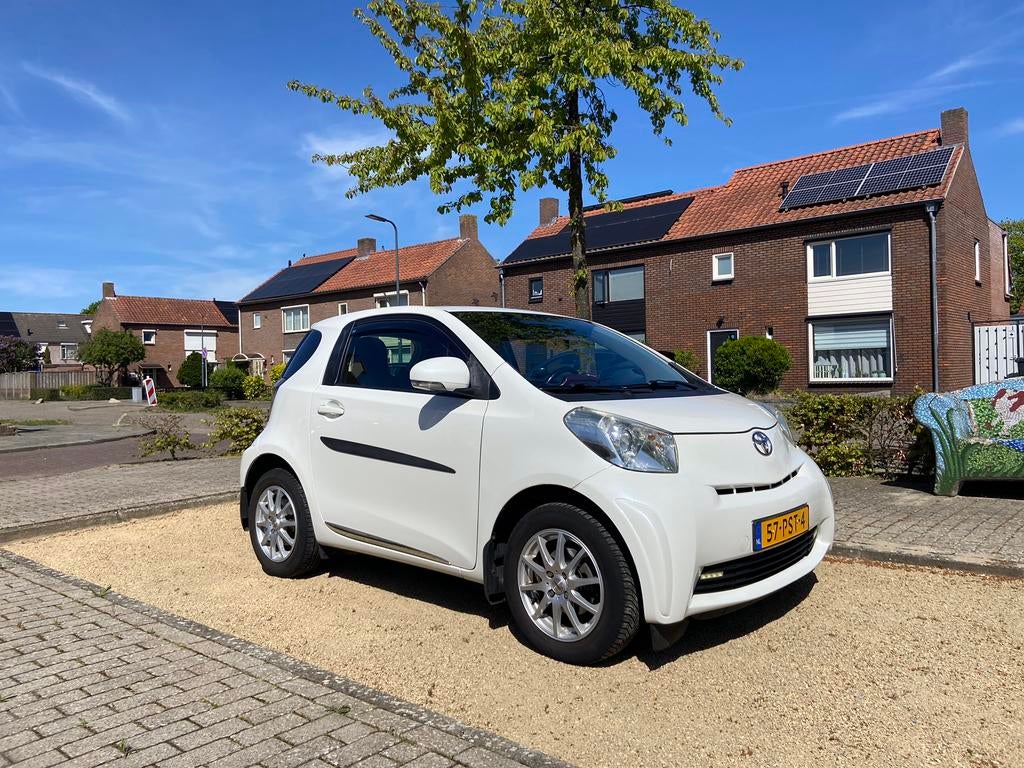 Toyota IQ 1.0 CVT 2011 Wit, Auto's, Toyota, Stof, Airbags, Zwart, 4 stoelen