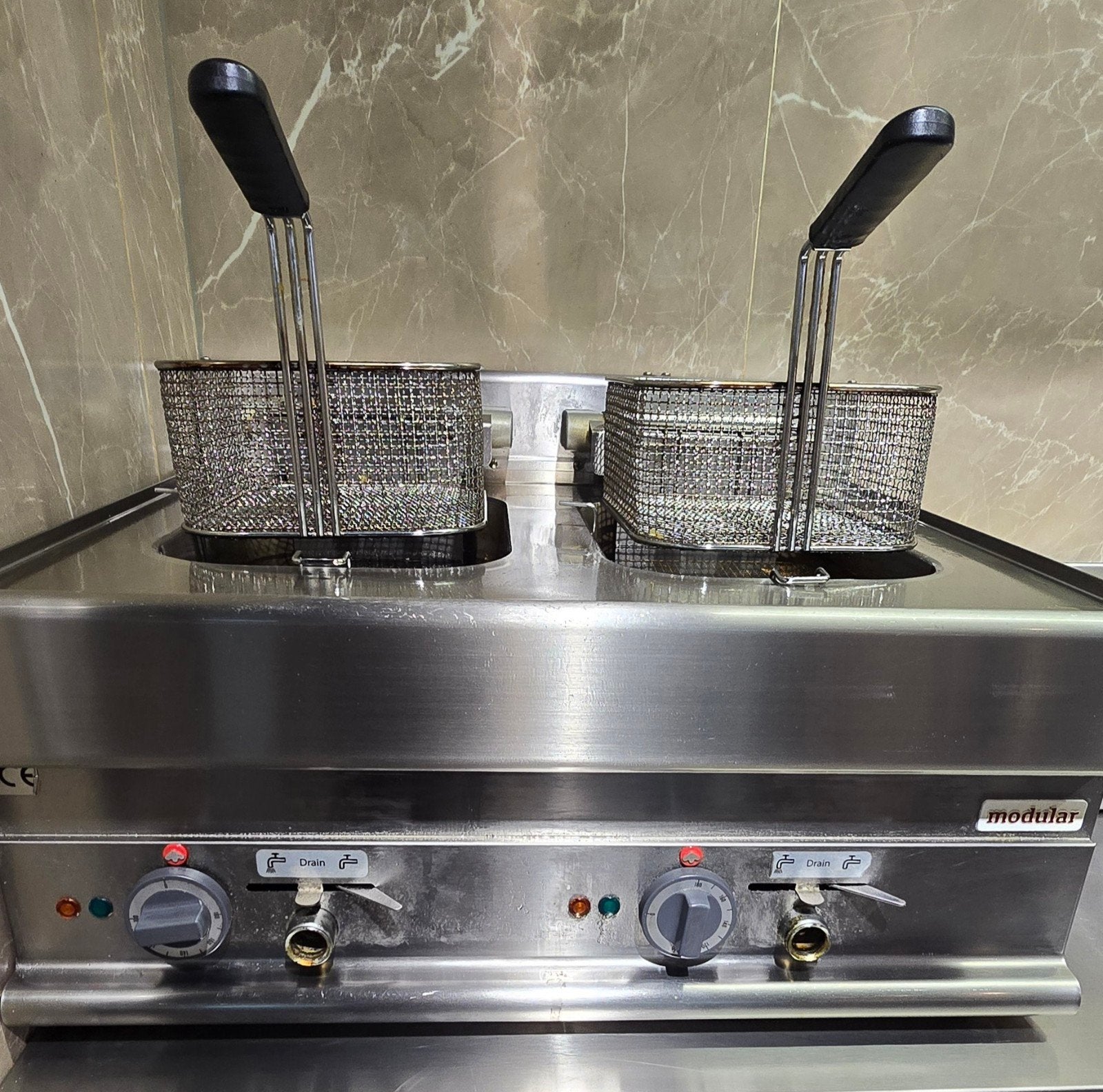 Modular Dubbele Elektrische friteuse 2x10 Liter FU65/71 FRE, Ophalen, Gebruikt, 3 kookzones of minder, Energieklasse A of zuiniger