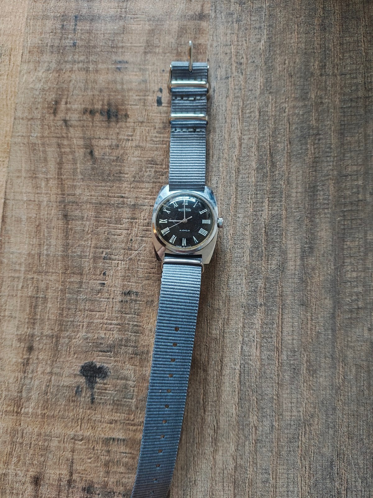 Vintage Wostok Polshorloge - Zwart met Romeinse Cijfers, Verzenden, Staal, Polshorloge, Overige merken