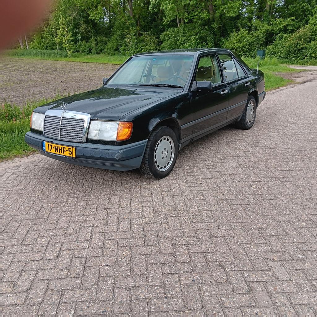 Mercedes-Benz W124  230 E 1985 Zwart, Auto's, Mercedes-Benz, Automaat, 4 cilinders, 635 kg, Particulier