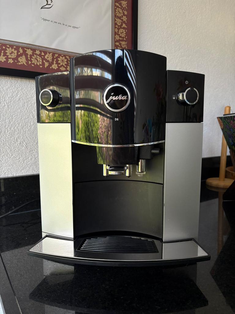 Jura D6 volautomatische koffiemachine, Witgoed en Apparatuur, Koffiezetapparaten, Ophalen, Zo goed als nieuw, Koffiemachine
