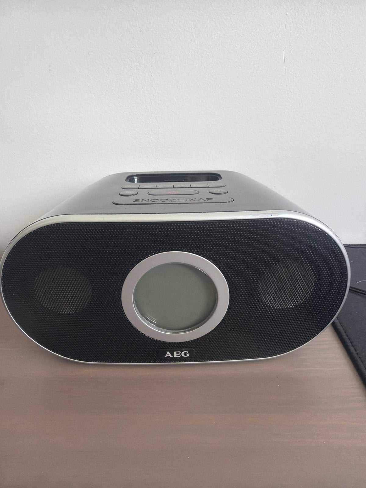AEG Wekker / Radio met iPod/iPhone Docking Station, Ophalen, Gebruikt, Digitaal