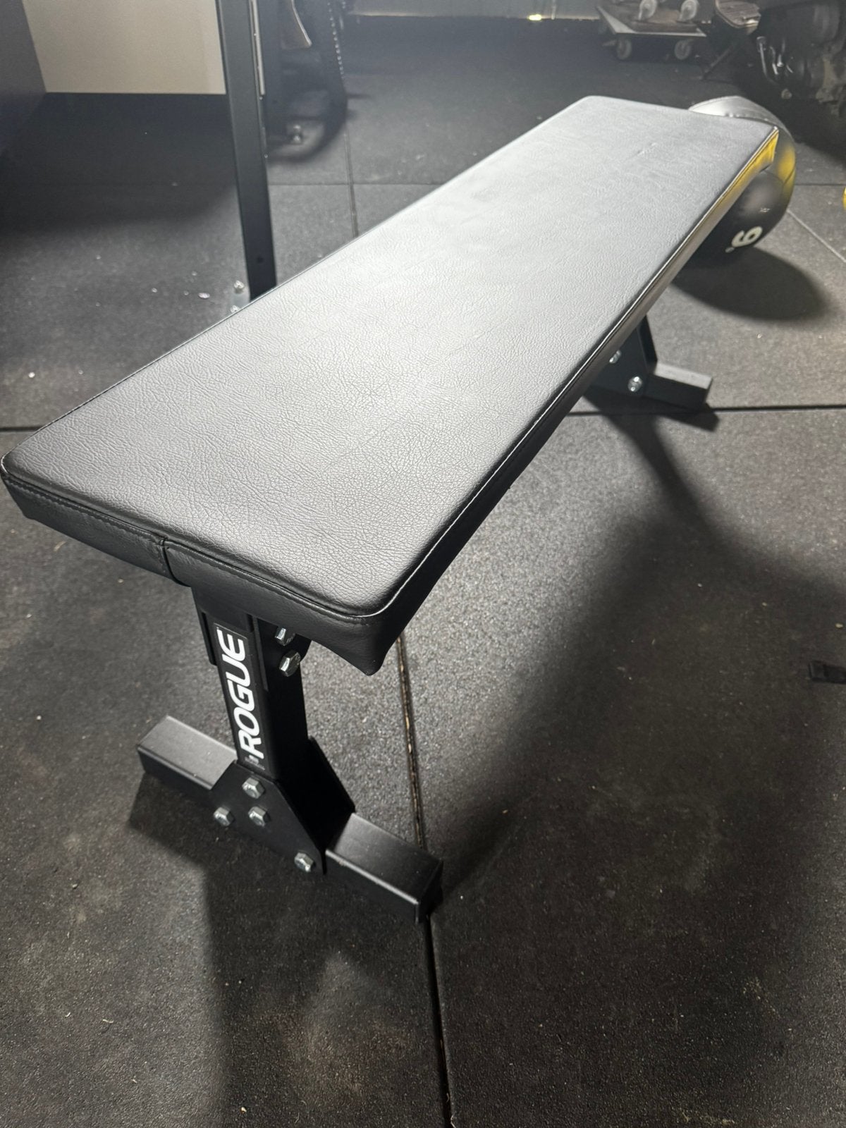 Rogue Flat Utility Bench - Bolt Version, Sport en Fitness, Ophalen, Gebruikt, Krachtstation