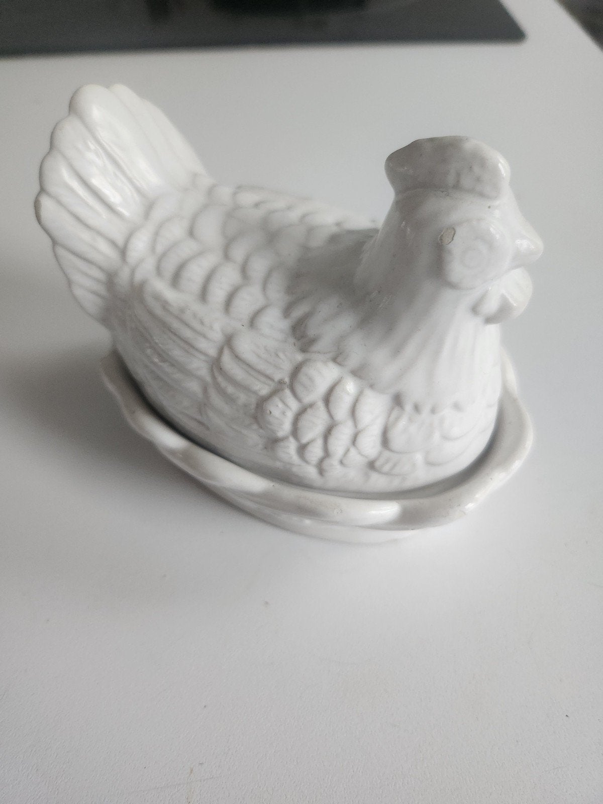 Witte keramische eierhouder in de vorm van een kip, Gebruikt, Ophalen of Verzenden, Landelijk, Wit