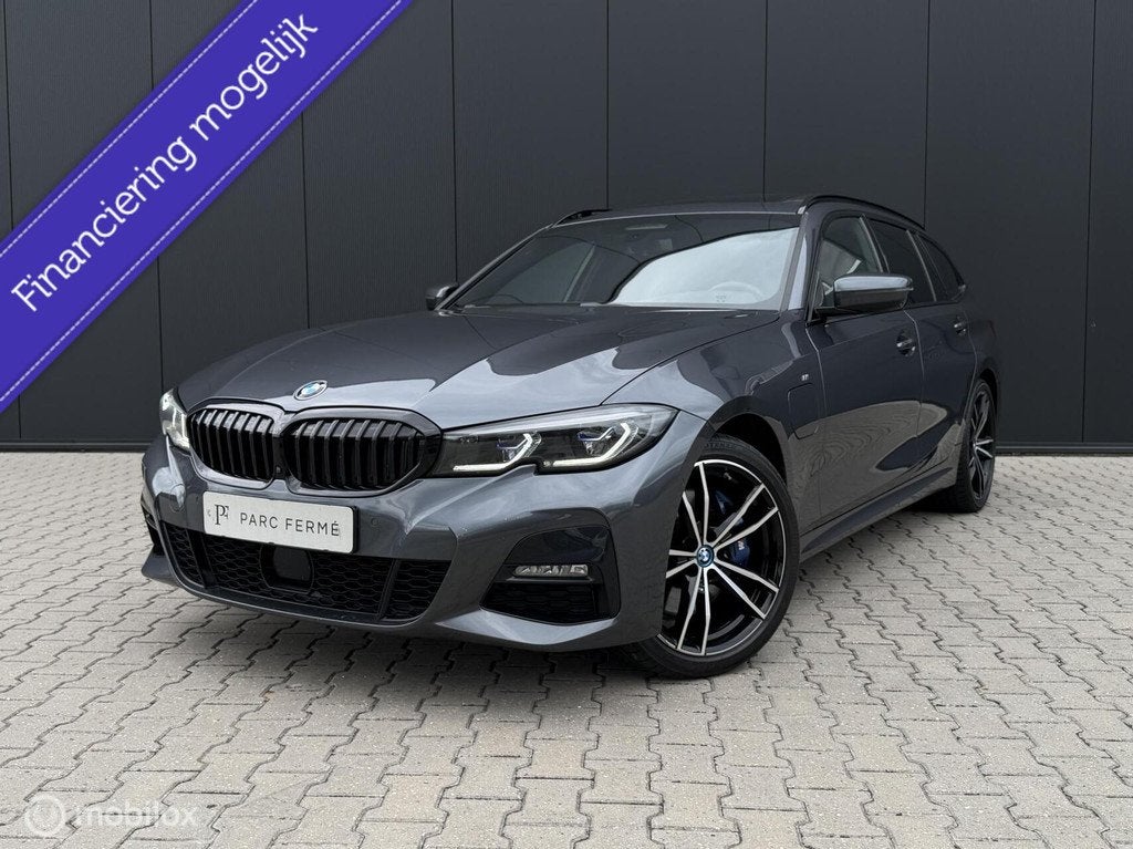 BMW 3-serie Touring 330e M-pakket/Laser/Pano/H&K/360/19inch, Auto's, BMW, Automaat, 1998 cc, Achterwielaandrijving, Gebruikt