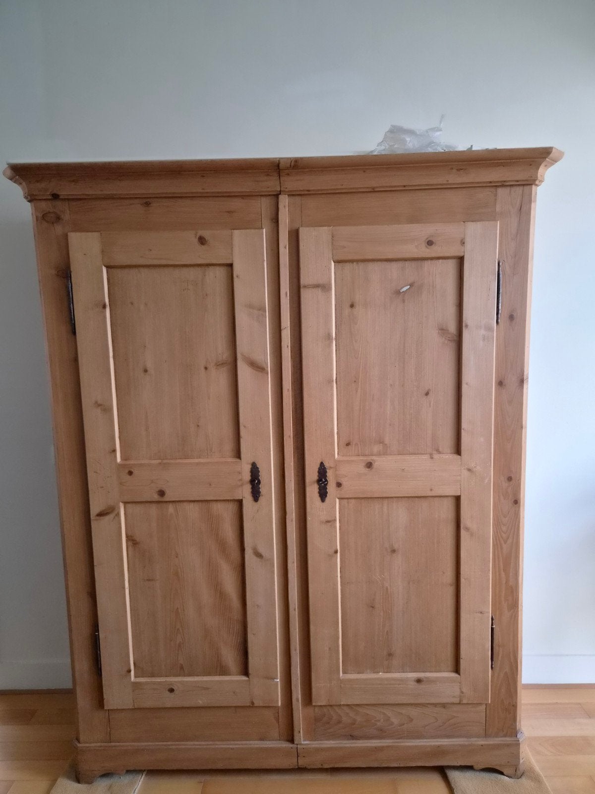 Antieke massief grenen biedermeier (linnen) kast, Ophalen