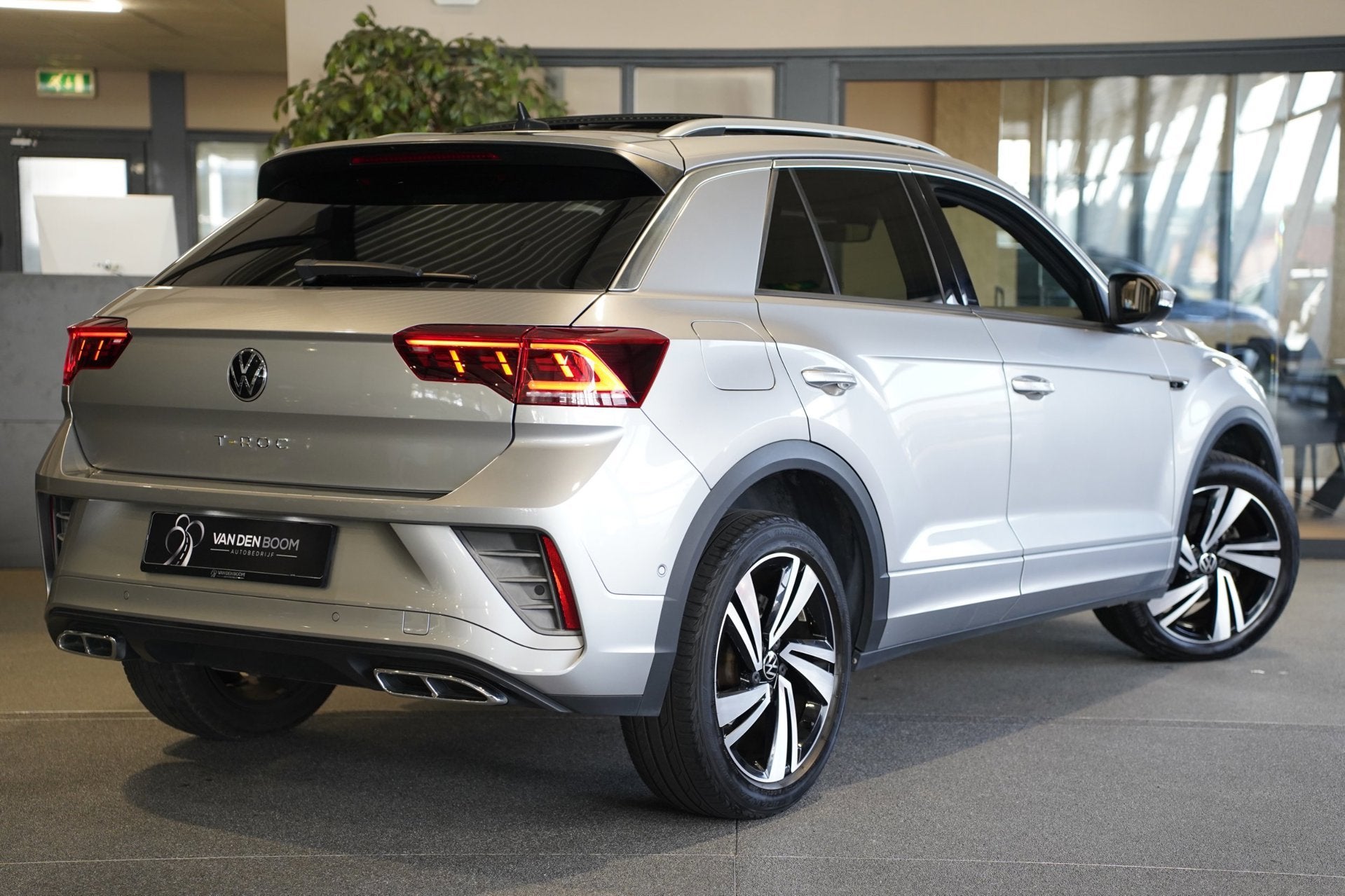 Volkswagen T-Roc 1.5 TSI R-Line DSG Pano Navi Virtual Led Ca, Dealer onderhouden, 4 cilinders, 150 pk, Alcantara