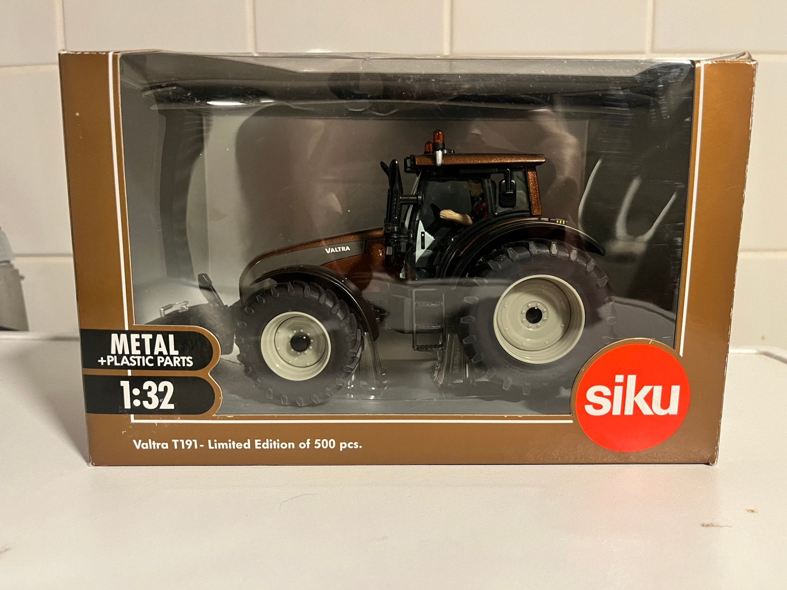 Valtra T191 Bruin Siku, Ophalen of Verzenden, Zo goed als nieuw, Tractor of Landbouw, SIKU