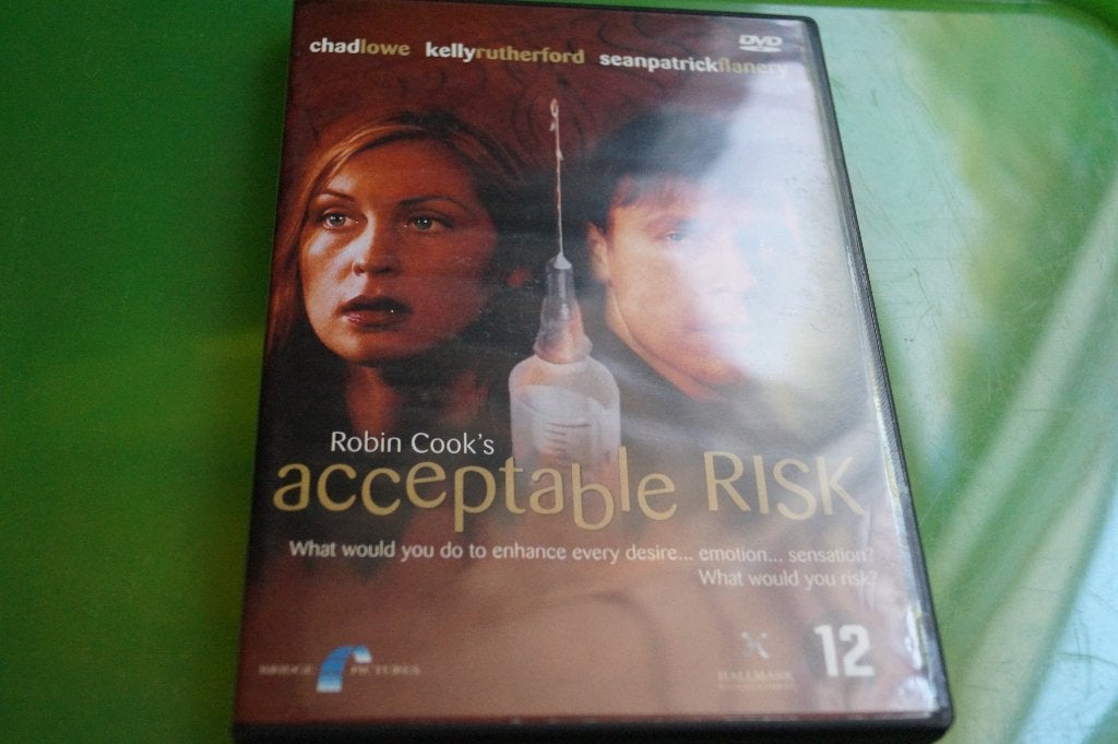 Robin Cook's Acceptable Risk - Medische Thriller, Psychologische thriller, Engels, Ophalen of Verzenden, Zo goed als nieuw