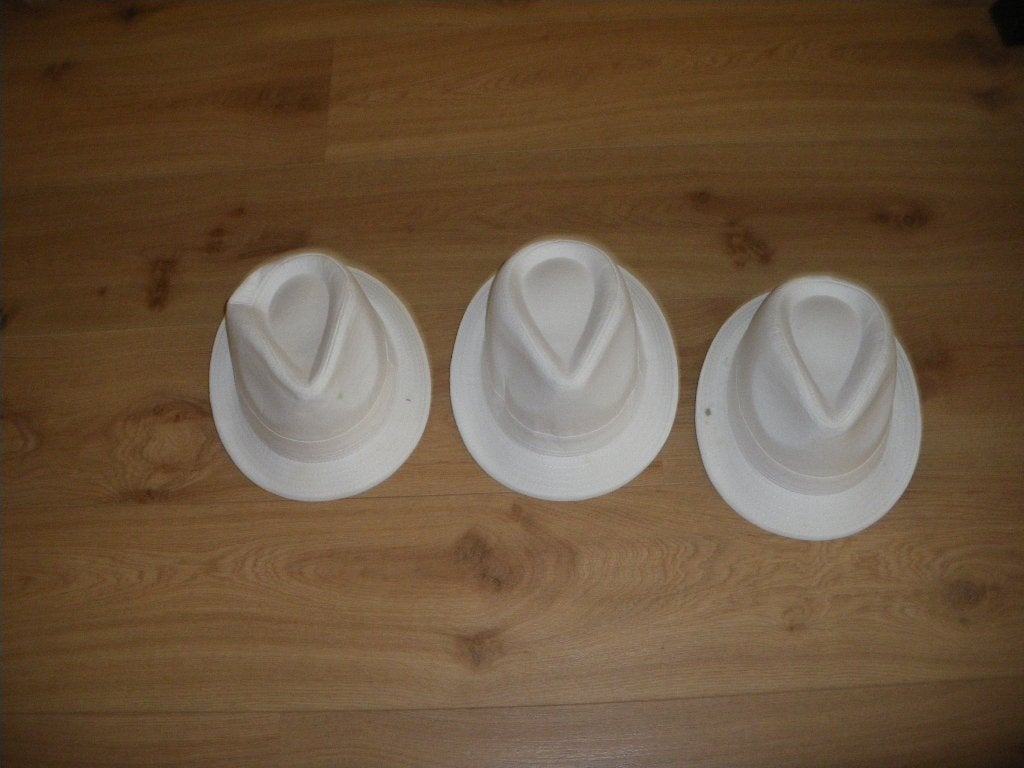 voor thema feestje 3 hele leuke witte hoedjes zgan, Ophalen of Verzenden, Zo goed als nieuw