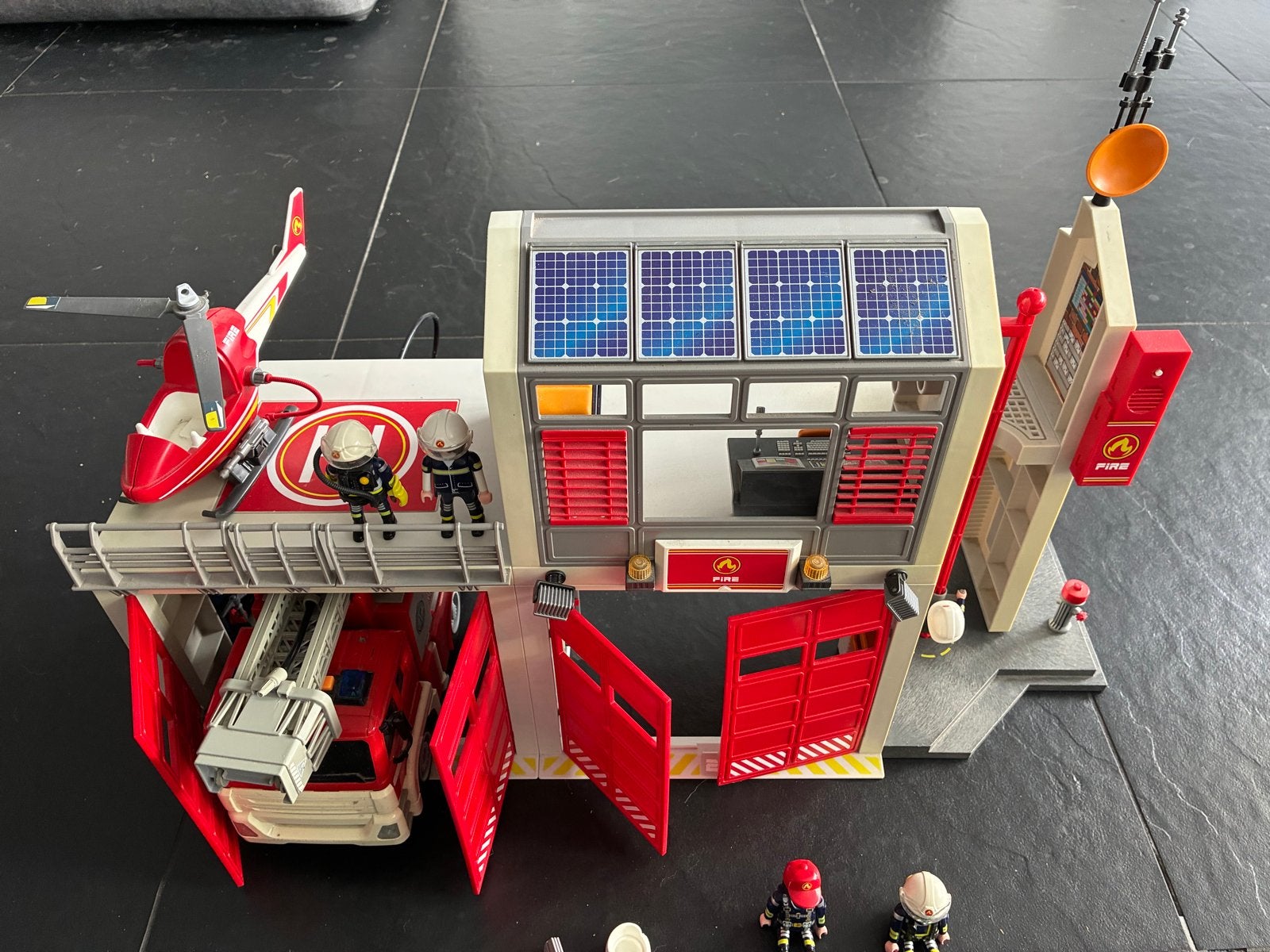 Playmobil Brandweerkazerne met helikopter en brandweerwagen, Ophalen, Gebruikt