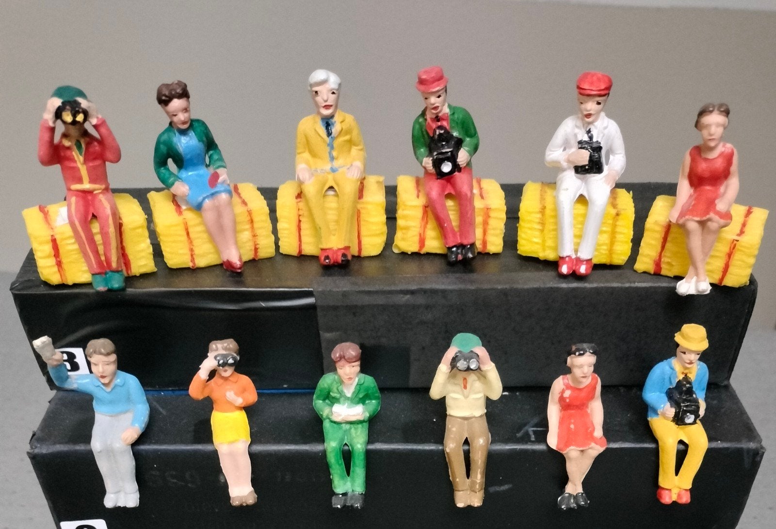 Carrera racebaan scenery 6 zittende figuren op 6 strobalen.., Kinderen en Baby's, Speelgoed | Racebanen, Nieuw, Elektrisch, Carrera