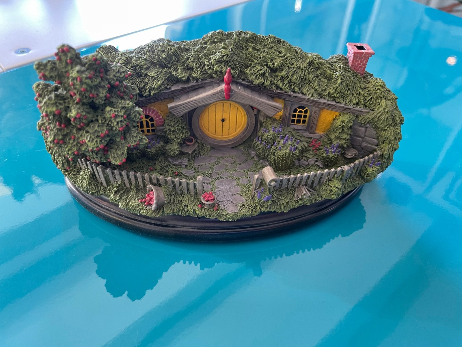 Weta Workshop Hobbit Hole #13 Apple Orchard smial, Ophalen of Verzenden, Zo goed als nieuw, Beeldje of Buste