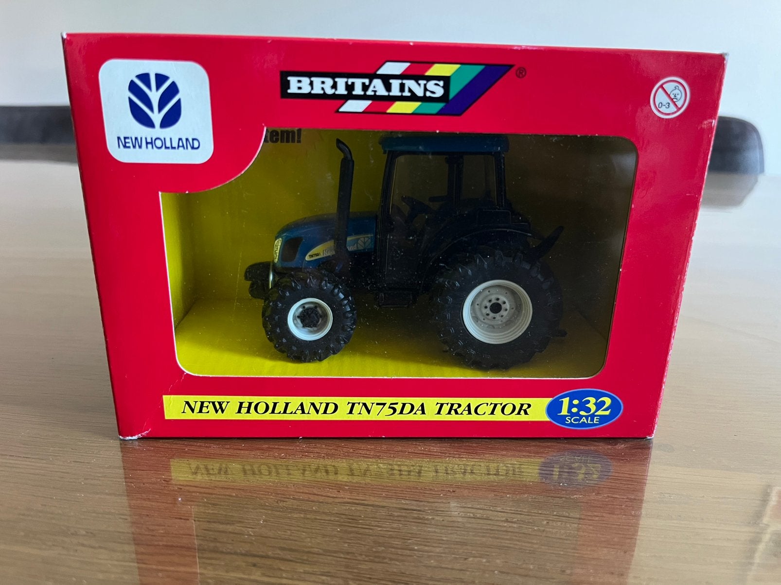 New Holland TN 75 DA trekker Britains 42021, Ophalen of Verzenden, Nieuw, Tractor of Landbouw, Britains