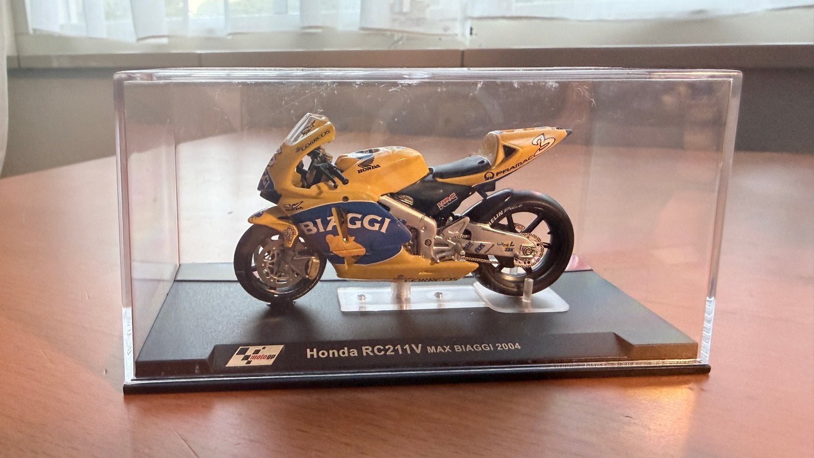 Honda RC211V Max Biaggi 2004 - Schaal 1:24, Ophalen of Verzenden, Zo goed als nieuw, Overige typen, Overige merken