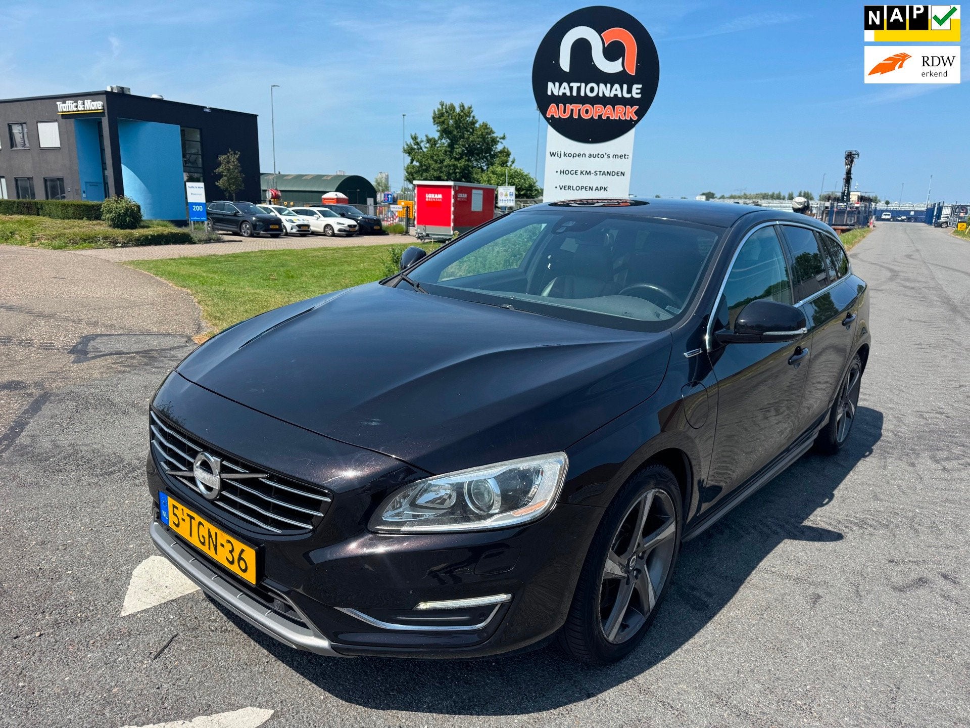 Volvo V60 2014 * 2.4 D6 AWD Plug-In Hybrid Summum * APK * TO, Automaat, Zwart, Vierwielaandrijving, 11 kWh
