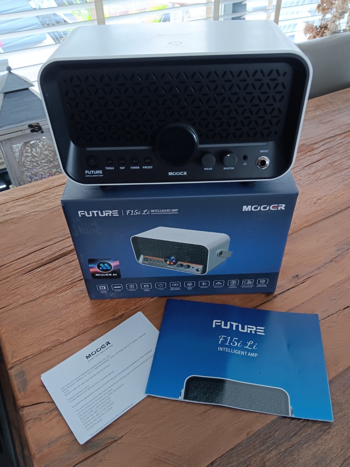 Mooer Future F15c Li Intelligent Amp + F4 wireless footswitc, Muziek en Instrumenten, Versterkers | Bas en Gitaar, Zo goed als nieuw
