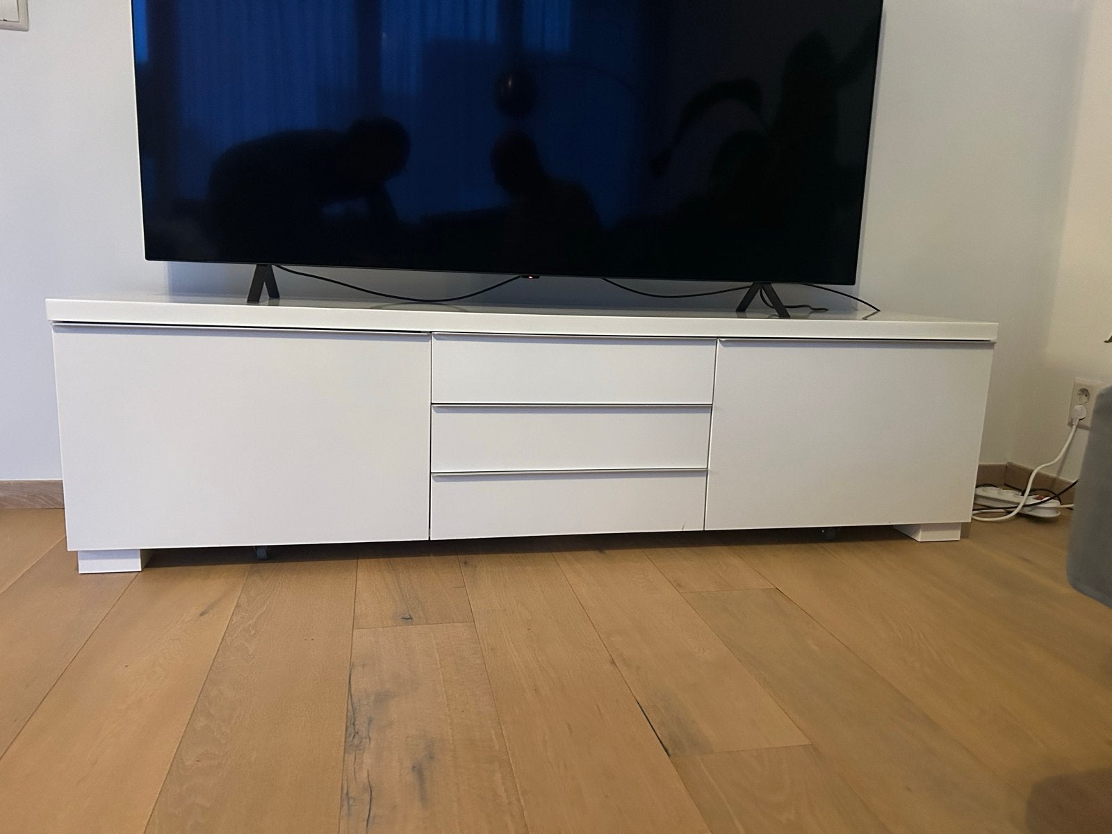 Witte TV-meubel met 3 lades en 2 deuren (180x40x49cm), Huis en Inrichting, Ophalen, Overige materialen, 150 tot 200 cm, Zo goed als nieuw