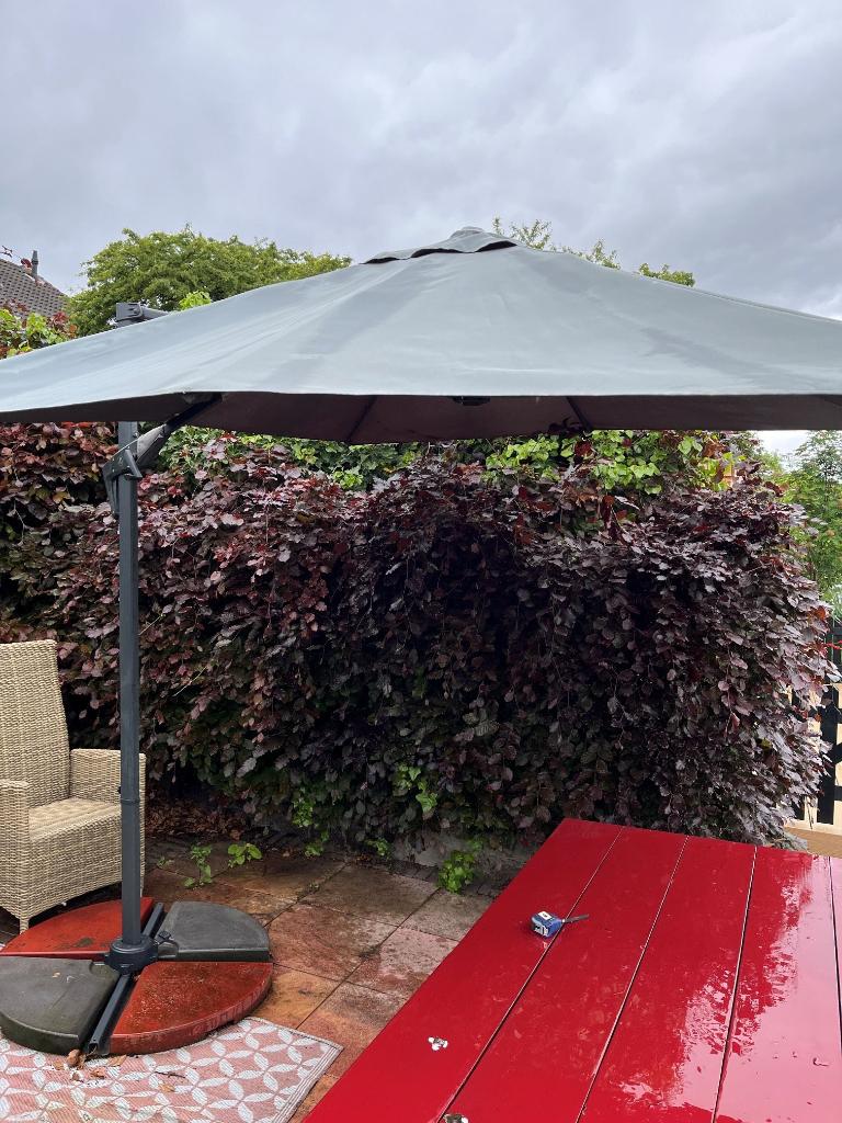 Tuinparasol (met zwenkoptie), Tuin en Terras, Parasols, Ophalen, Verstelbaar, Gebruikt, 2 tot 3 meter