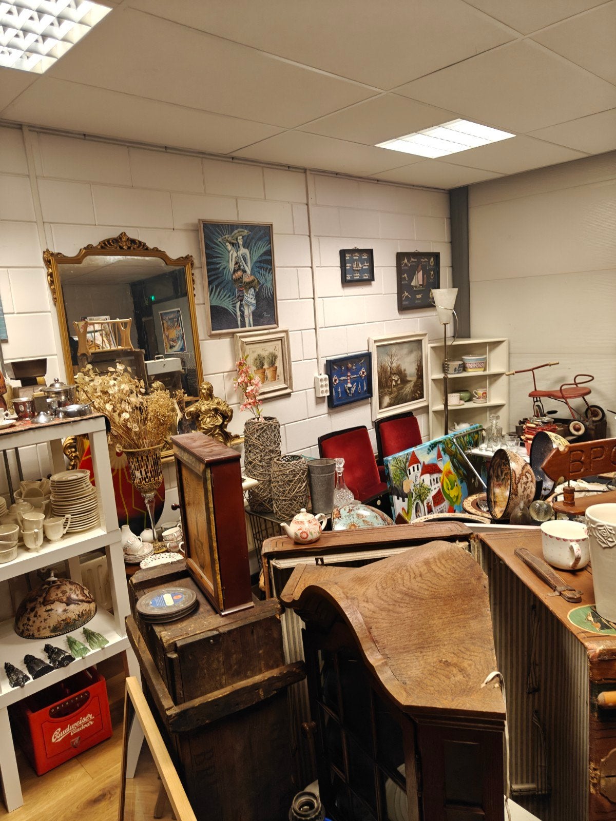 Bod gevraagd op grote voorraad curiosa en brocante .
Wegens, Ophalen