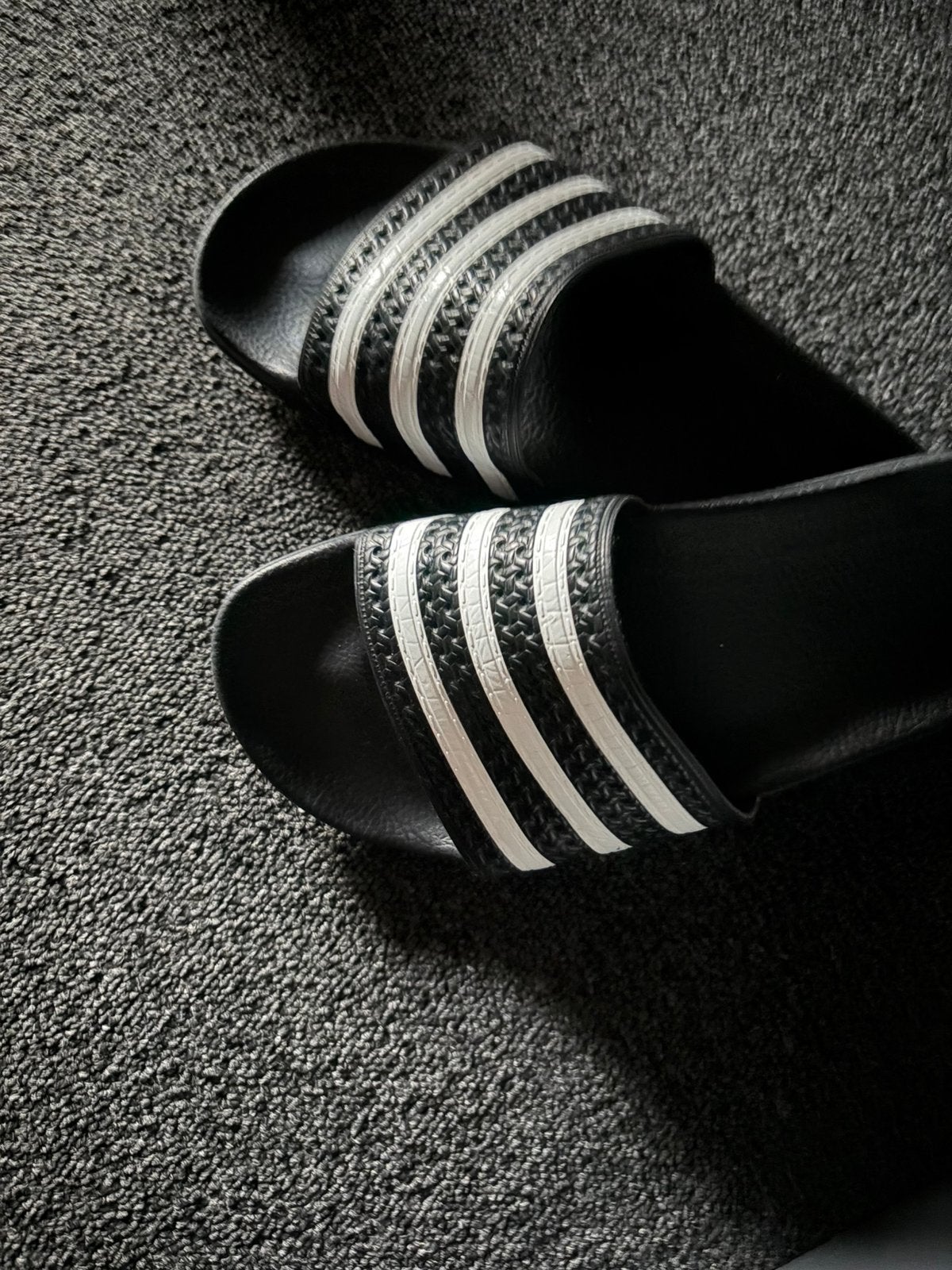 Adidas slippers, Ophalen of Verzenden, Overige maten, Zwart