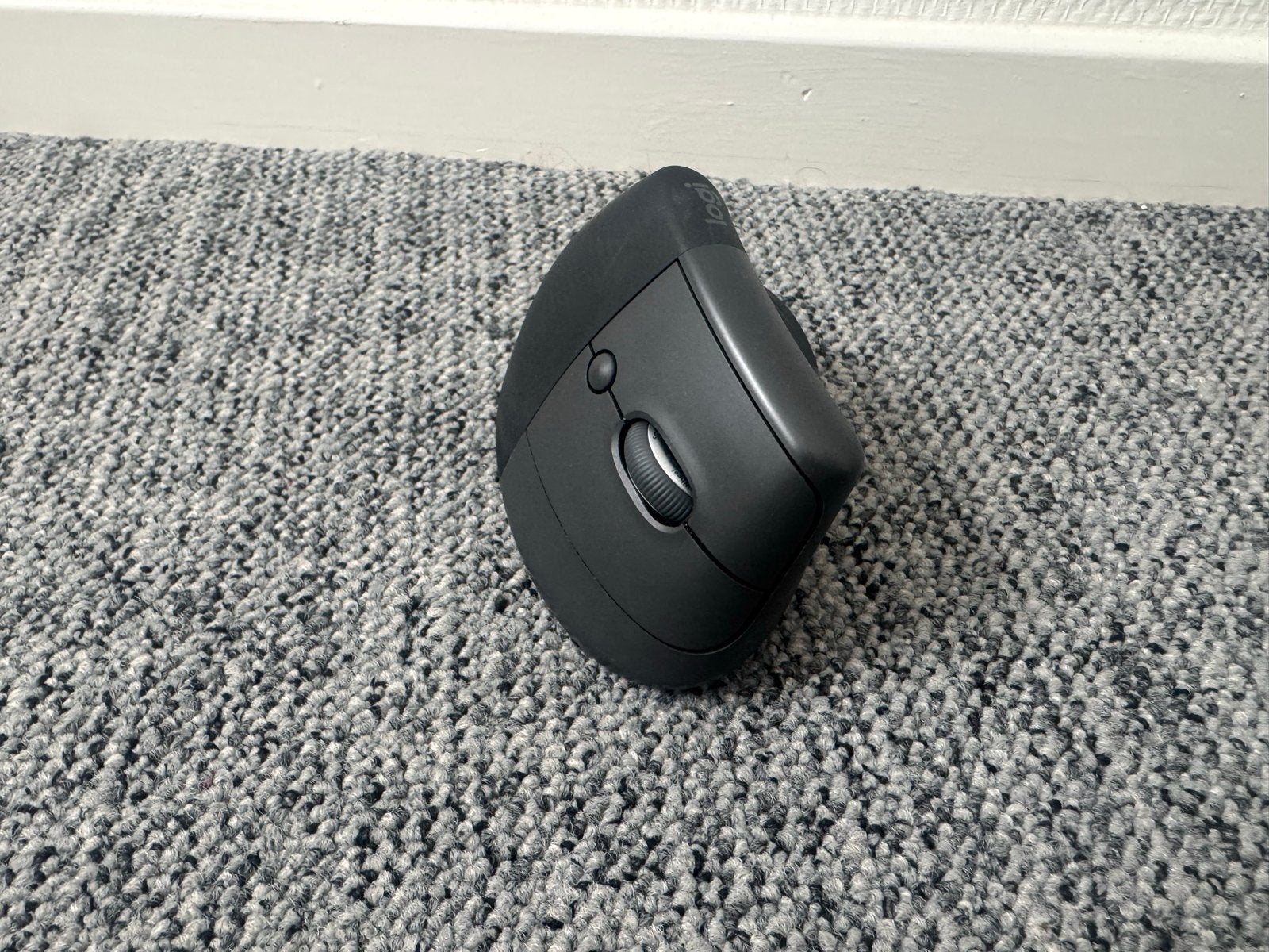 Logitech Lift Ergonomische Muis - Draadloos (Bluetooth/USB), Computers en Software, Muizen, Rechtshandig, Muis, Gebruikt, Ergonomisch