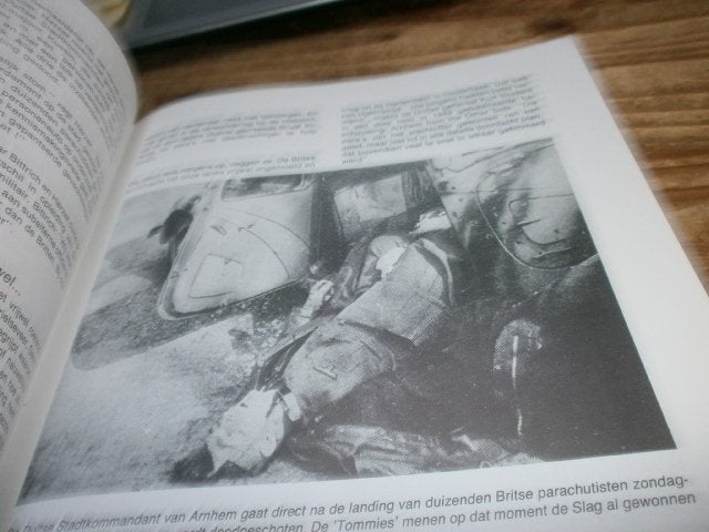 arnhem 1944 slag van de tegenslag met bijzondere fotos, Ophalen of Verzenden, Tweede Wereldoorlog, Nieuw, Overige onderwerpen