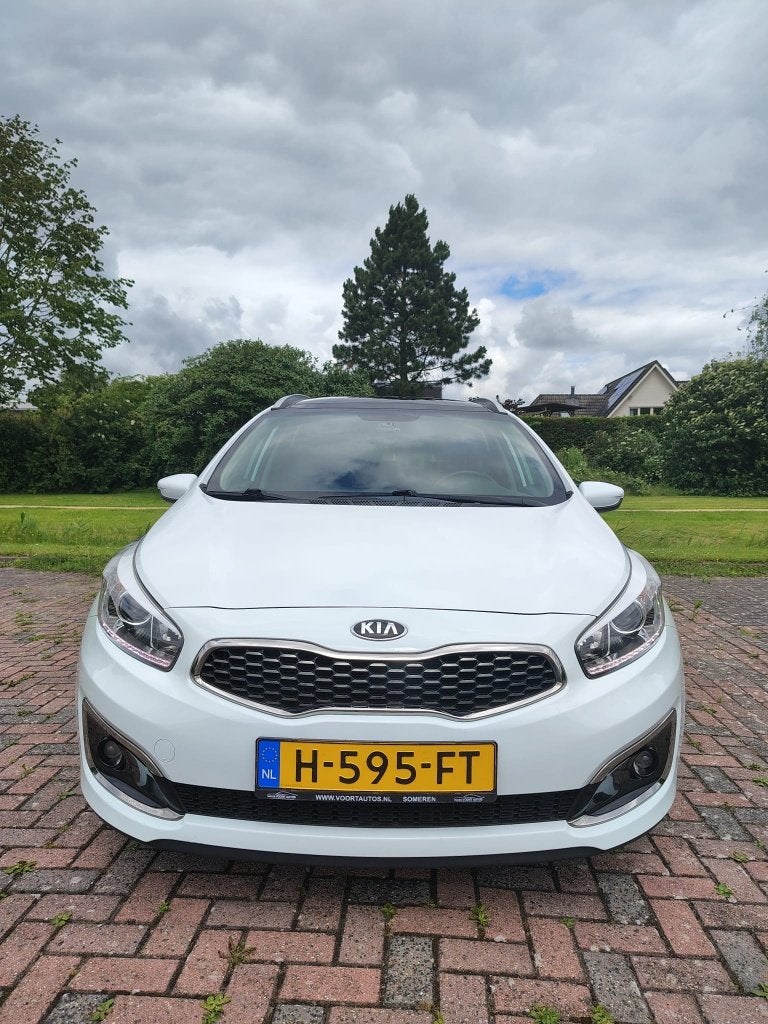 Kia Ceed (SW)1.6 GDI 135PK DCT 2017 Wit,Trekhaak,Panoramadak, 4 cilinders, Wit, Stationwagon, Grijs