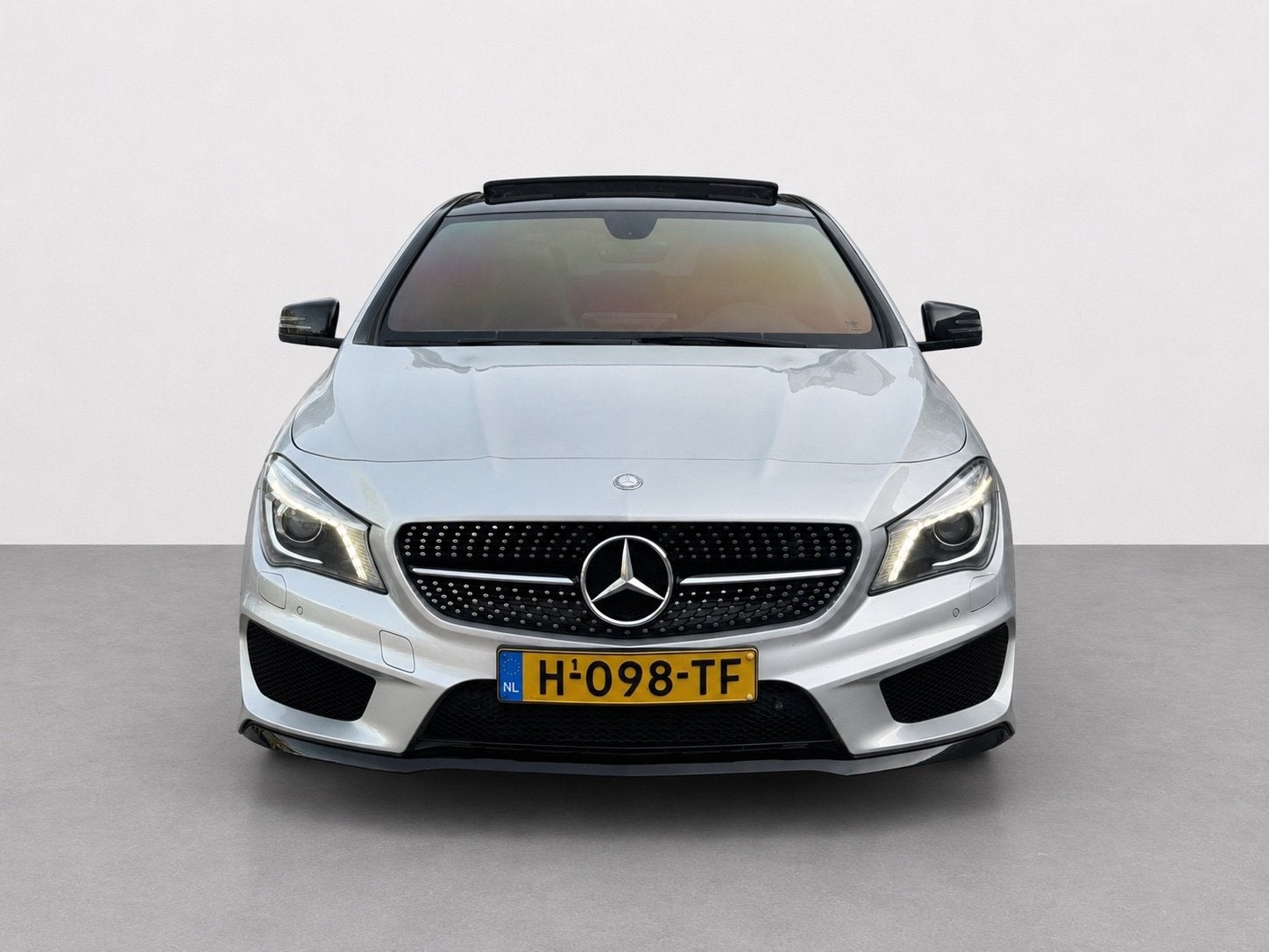 Mercedes-Benz CLA-klasse 180 Prestige 175Pk+ABCuitlaat+Pano+, Gebruikt, Euro 6, 4 cilinders, 715 kg