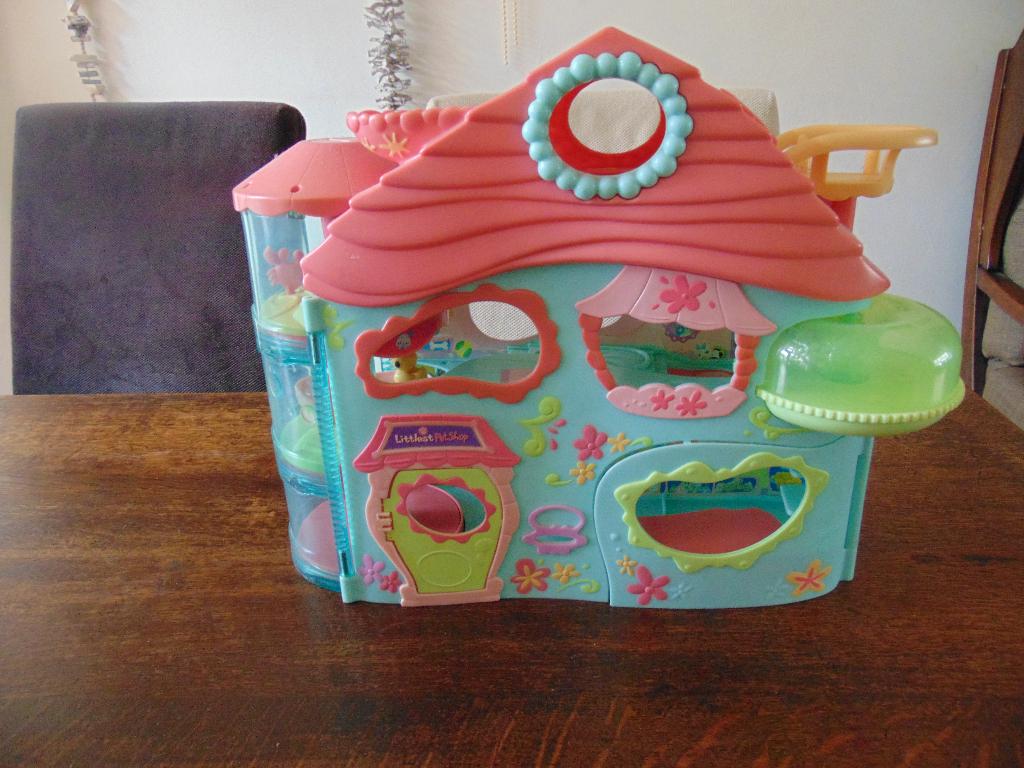 Little Petshop huis met 9 Diertjes hekje mandje skateboard, Verzamelen, Poppetjes en Figuurtjes, Ophalen of Verzenden, Gebruikt