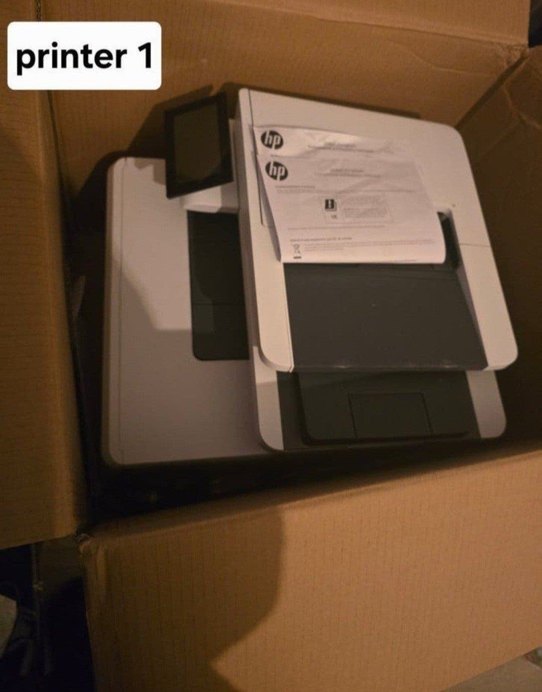 8 printers, Ophalen