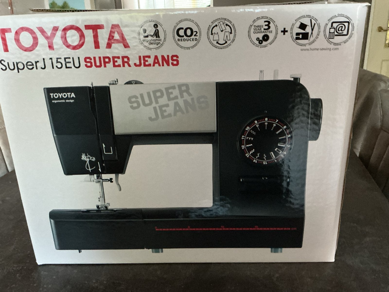Toyota SuperJ 15EU Super Jeans Naaimachine, Hobby en Vrije tijd, Ophalen, Zo goed als nieuw, Naaimachine, Overige merken